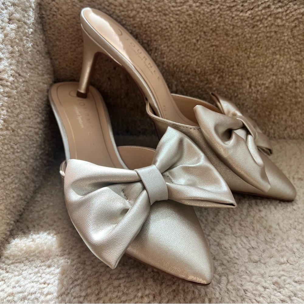 Journee Collection Women's Tiarra Bow Dress Mules, Champagne Sparkle, Sz 7.5 New